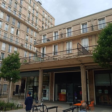 Appartement Perret 105 Rue Victor Hugo, Lumineux, Plein Centre, Parking Prive Arrivee Autonome Tout A Pied Hawr Zewnętrze zdjęcie